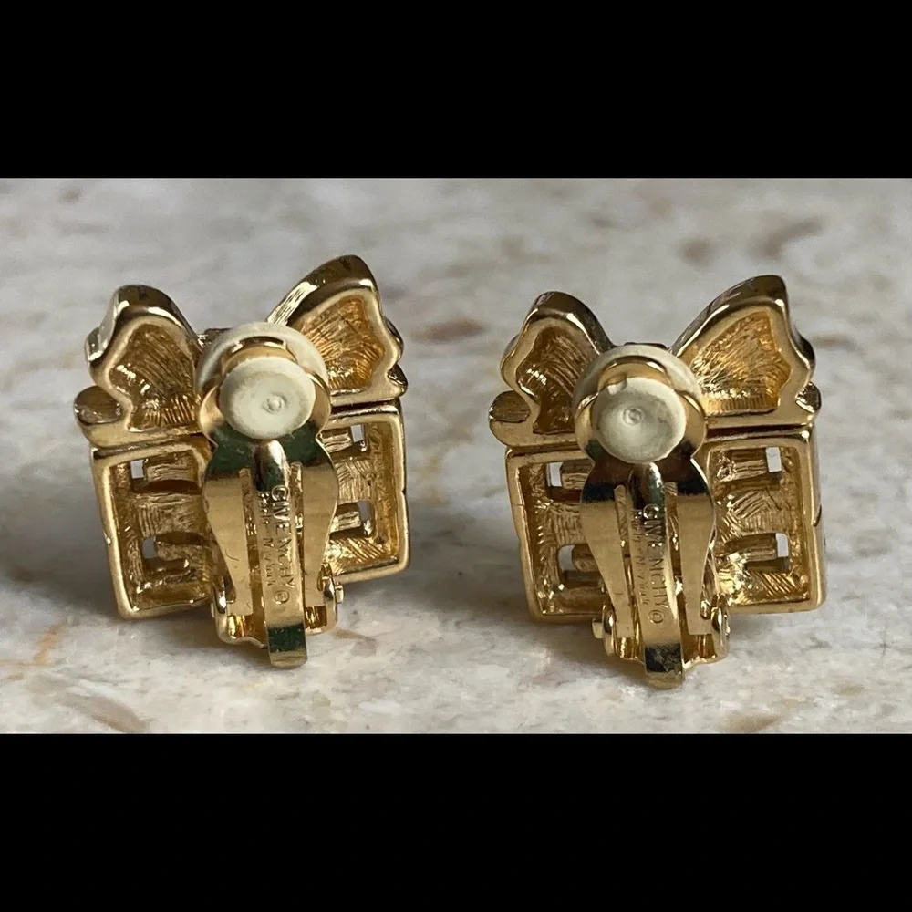 GIVENCHY Paris NY Gold Plate Crystal Present Gift Box Clip-On Earrings - Picture 10 of 12